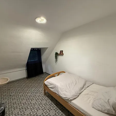 Nur Ein Bett Mit Gemeinschaftsbad Rum i privatbostad